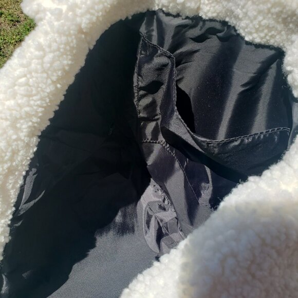 VICTORIA's SECRET ivory/cream SHERPA vs logo TOTE CARRYALL BAG limited edition - Picture 6 of 7